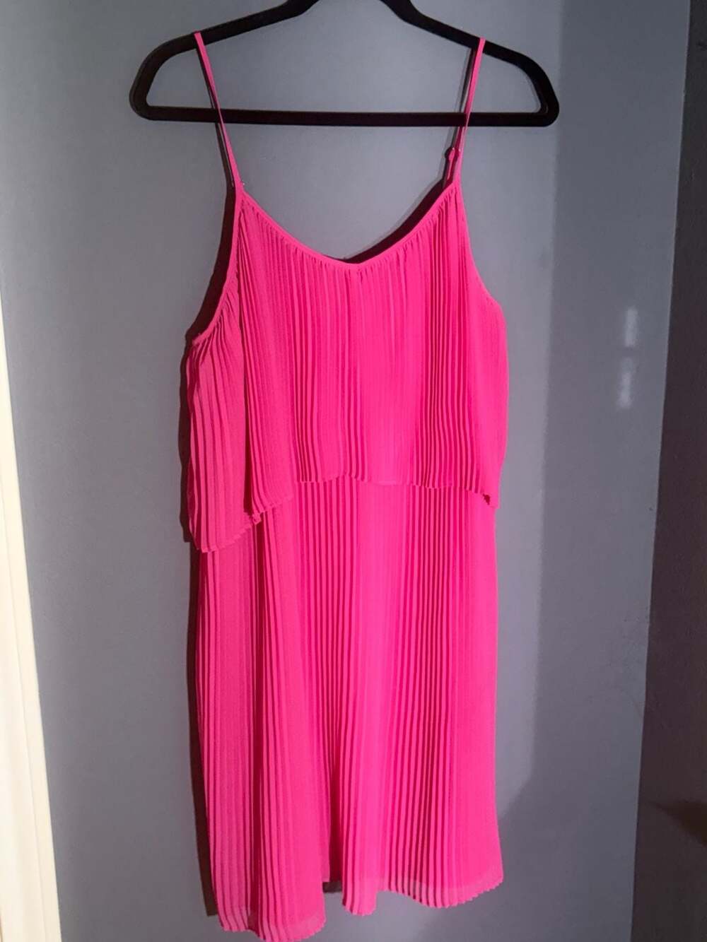 BCBGeneration Barbie Pink Pleated Tiered Mini Dress Large Spaghetti Strap Party